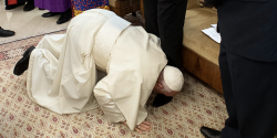 The Pope kissing the feet of South Sudanese leaders in plea for peace in 2019 (source: AFP Photo | Vatican Media)